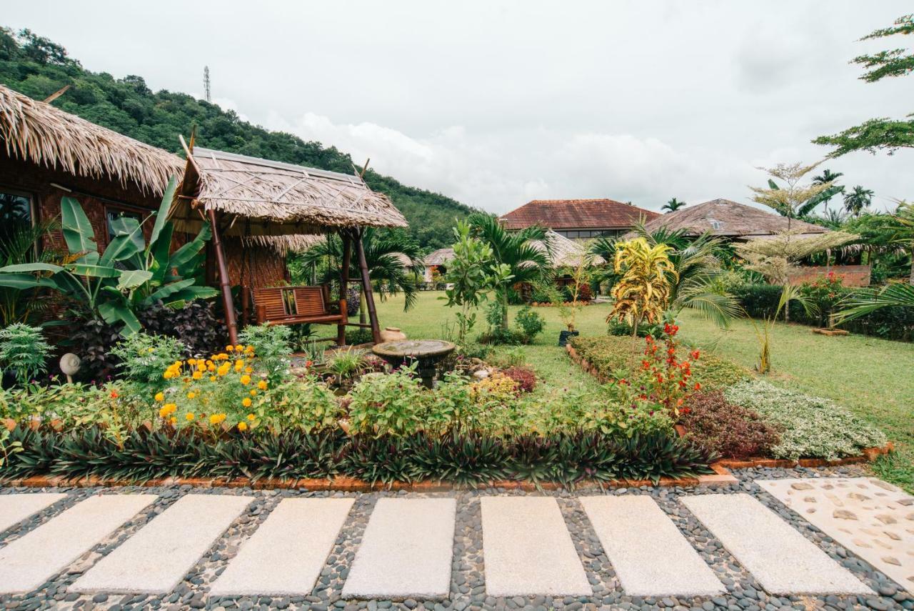 Bambu Getaway Apartment Kuah Exterior photo