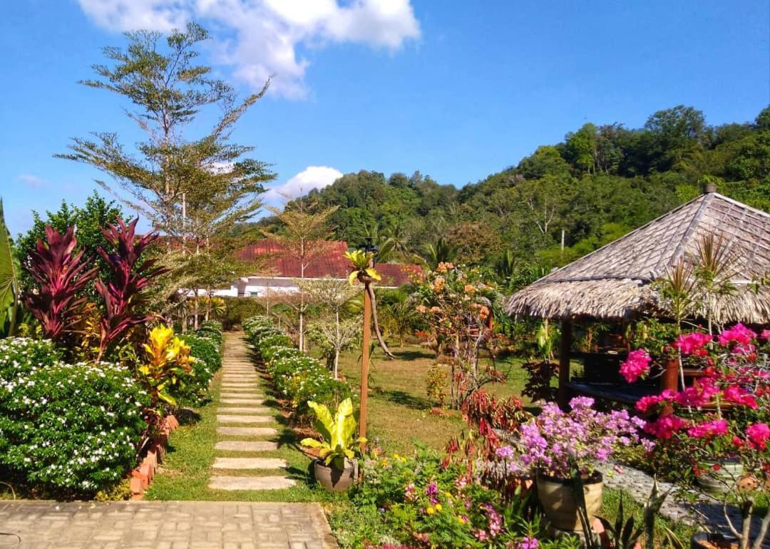 Bambu Getaway Apartment Kuah Exterior photo